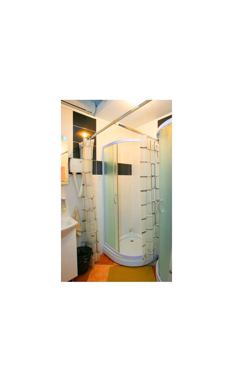Hostel 021