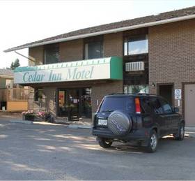Cedar Inn в Ллойдминстере
