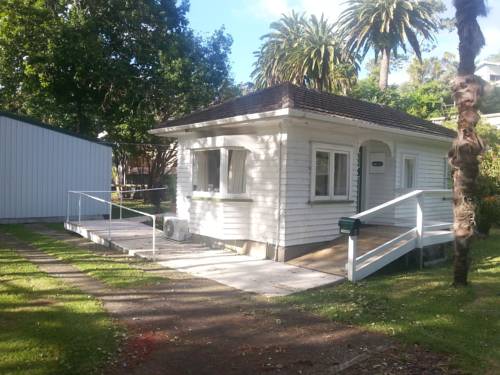 Matauwhi Bay Cottage