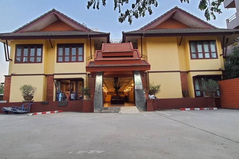 Yellow Tique Hotel