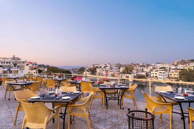 Hotel Sarovar