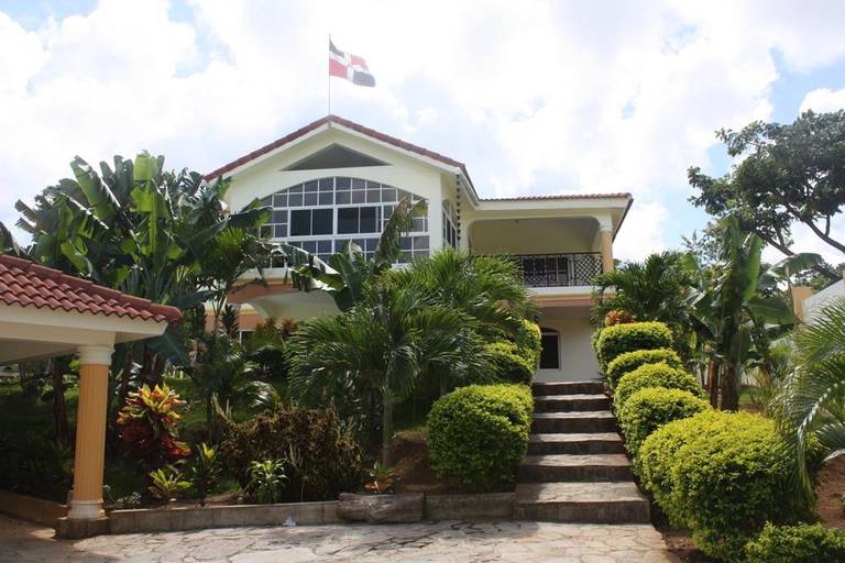 Villa Lora B & B