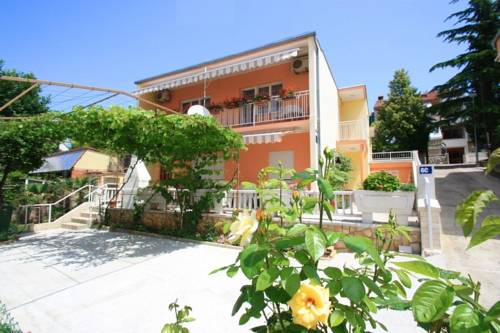 Three-Bedroom Apartment Crikvenica near Sea 8