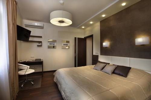 Diplomat Plaza Apartments