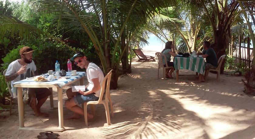 Arcade Beach Hotel