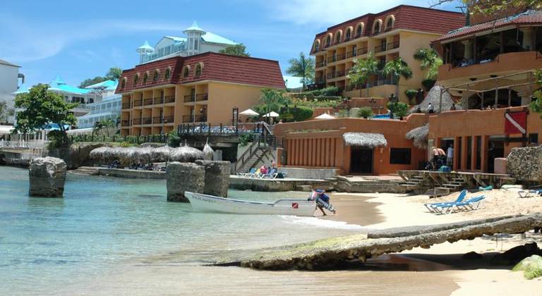 Exxtraordinary Resort - Bellamar