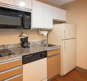 Hawthorn Suites by Wyndham Greensboro в Гринсборо