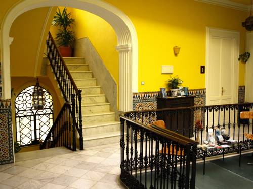 La Casa Amarilla Rooms & Suites