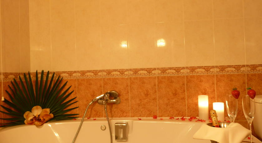 Ambassador Hotel Thessaloniki 3*