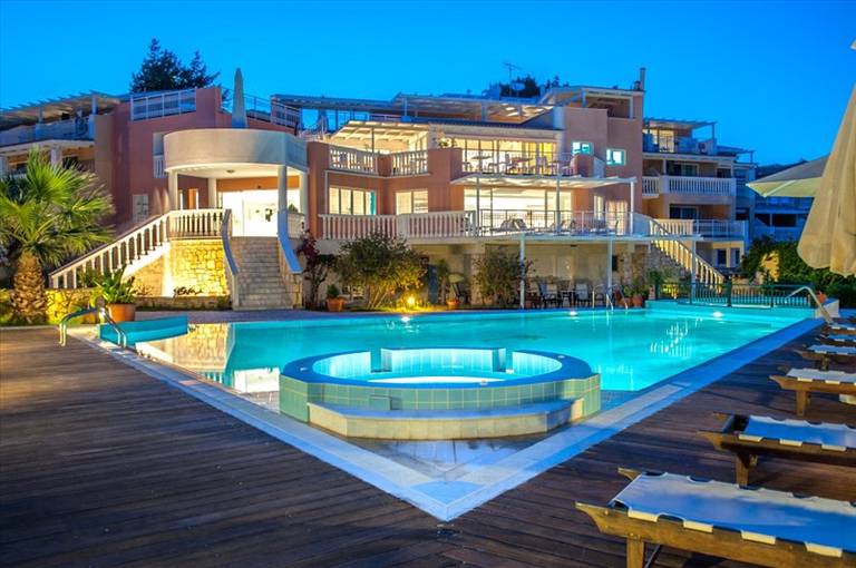 Belvedere Hotel & Luxury Suites