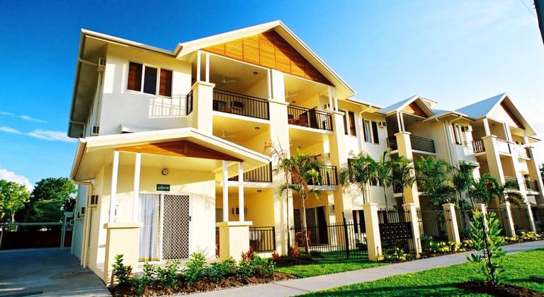 Bay Village Tropical Retreat