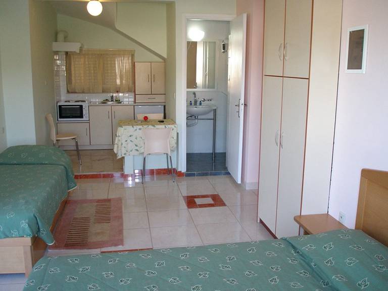 Alonia Studios & Apartments