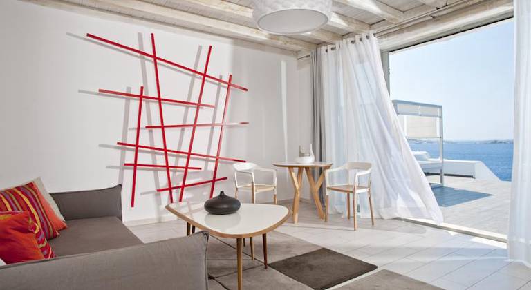 Kouros Hotel & Suites
