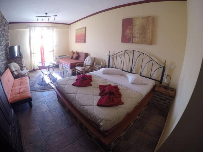 Loggas Guest House