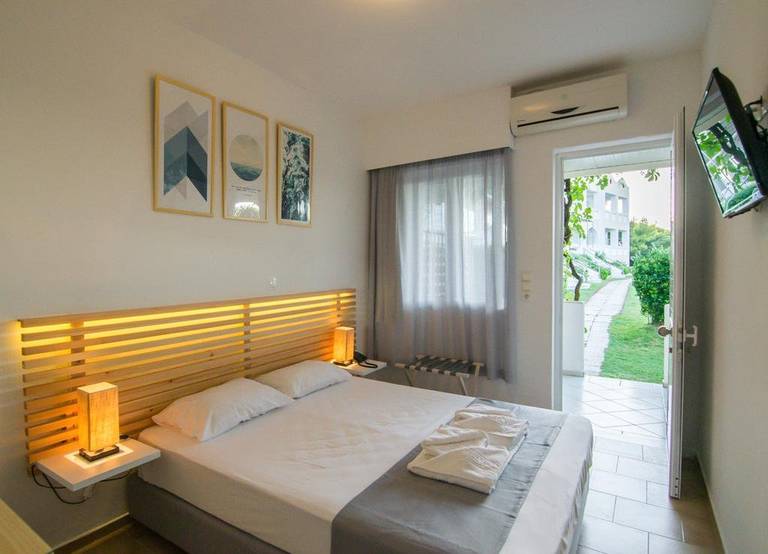 Niforeika Beach Hotel & Bungalows