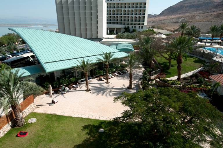 Oasis Dead Sea