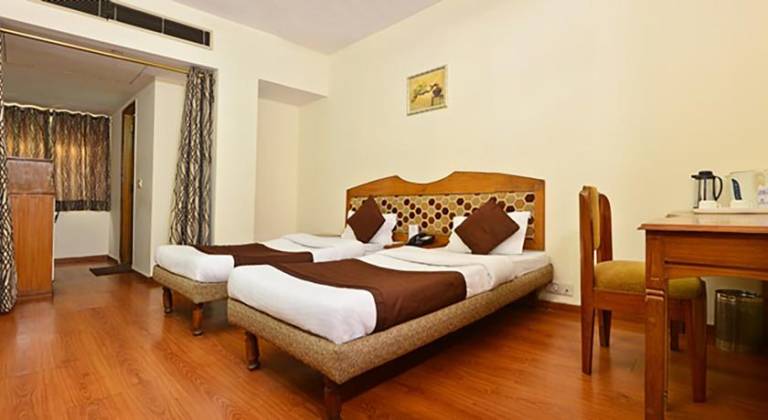 Hotel Gautam Deluxe