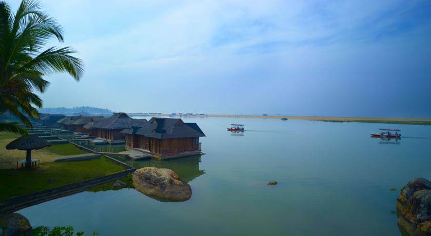 Poovar Island Resort 4* Индия, Керала