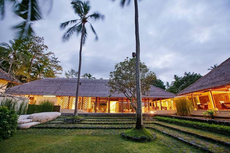 Alila Manggis