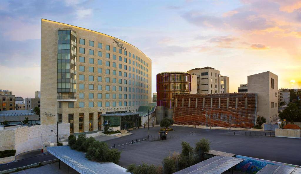 Signia by Hilton 5*