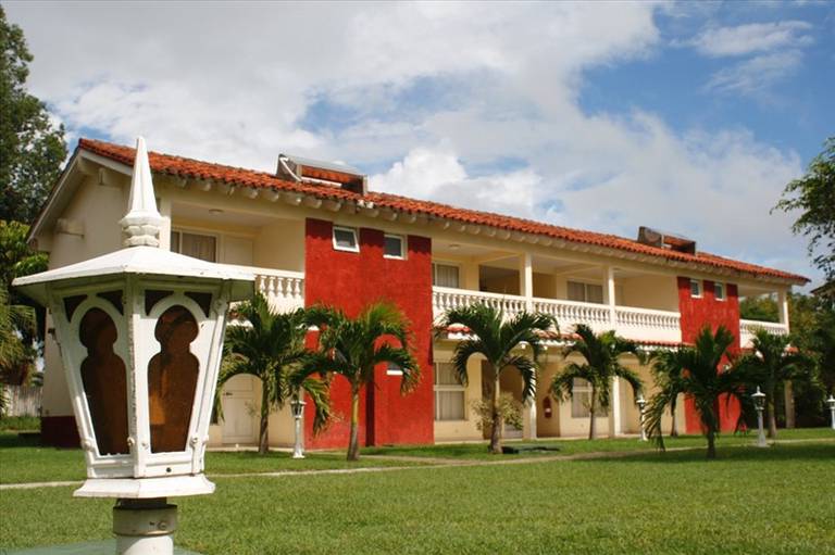 Islazul Villa Los Laureles