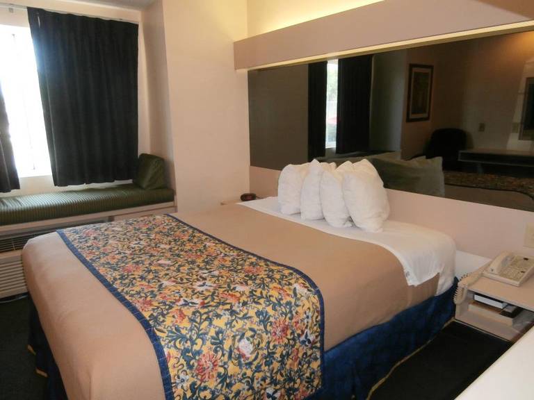 Americas Best Value Inn & Suites-Atlanta West