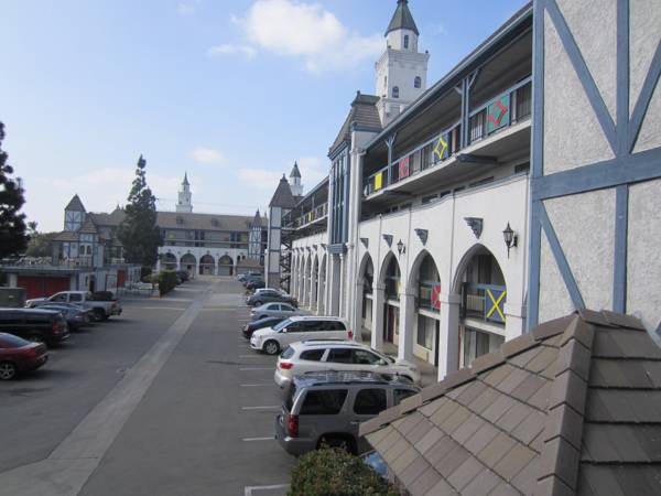 Castle Inn & Suites