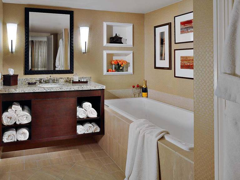 Crowne Plaza Miami Airport
