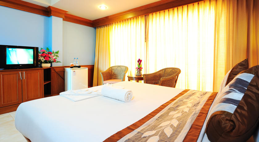 Отели в кате тайланда. Отель Чаба Пхукет. Katash гостиница. Phuket Island view Hotel Superior Room DBL. Отель на ката со слониками.