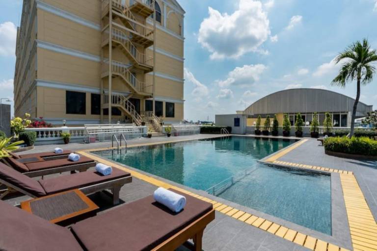 Niran Grand Hotel
