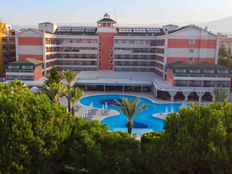 Insula Resort & Spa