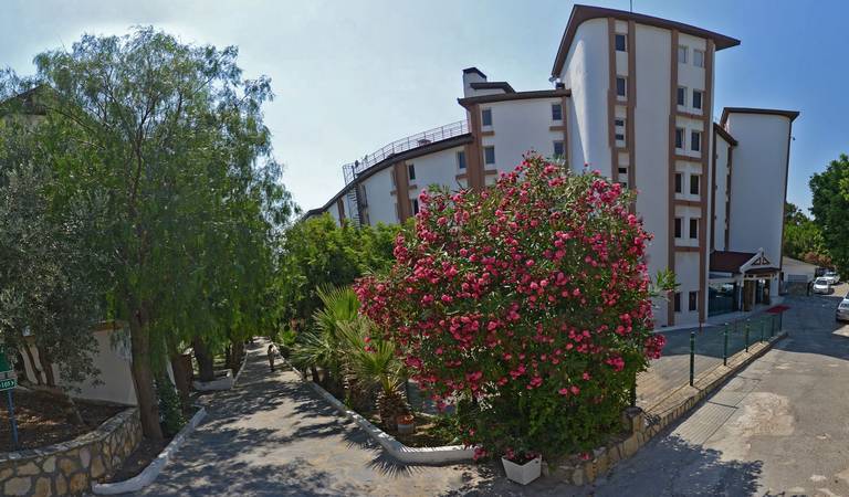 Kerasus Apartment