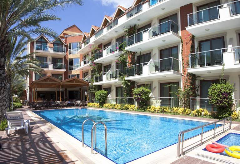 White Boutique Hotel