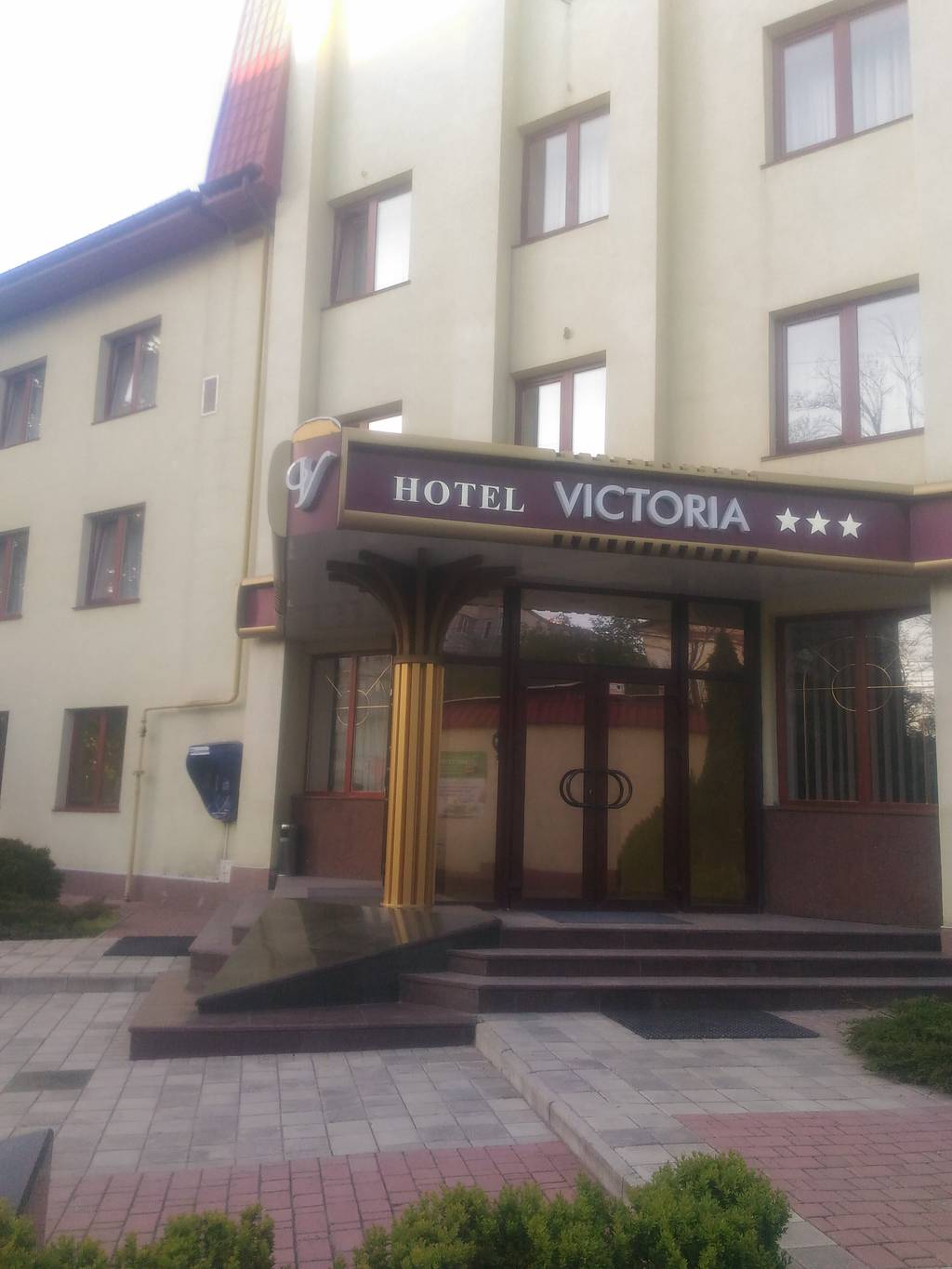 Виктория 3*