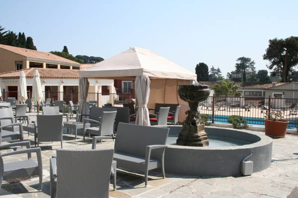 Le Chateau Des Artistes