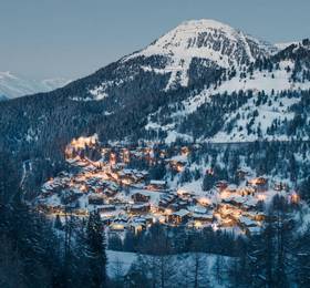 Residence Les Chalets Edelweiss Lagrange Prestige, Plagne 1800 в Парадиски