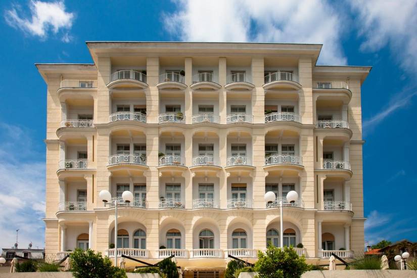 Smart Selection Hotel Bristol 3* Хорватия, Ловран