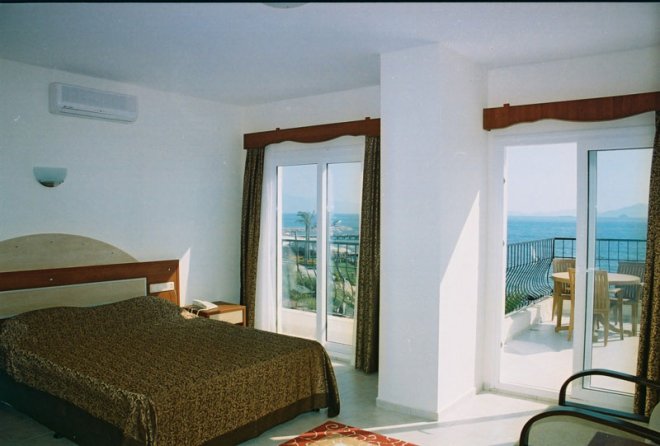 Select White Hotel 3*