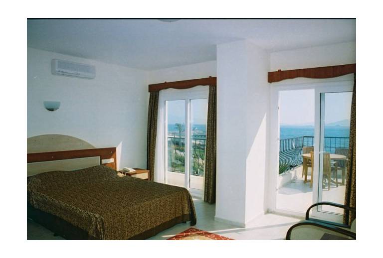 Select White Hotel