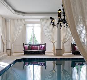 Chateau Mont Royal в Париже