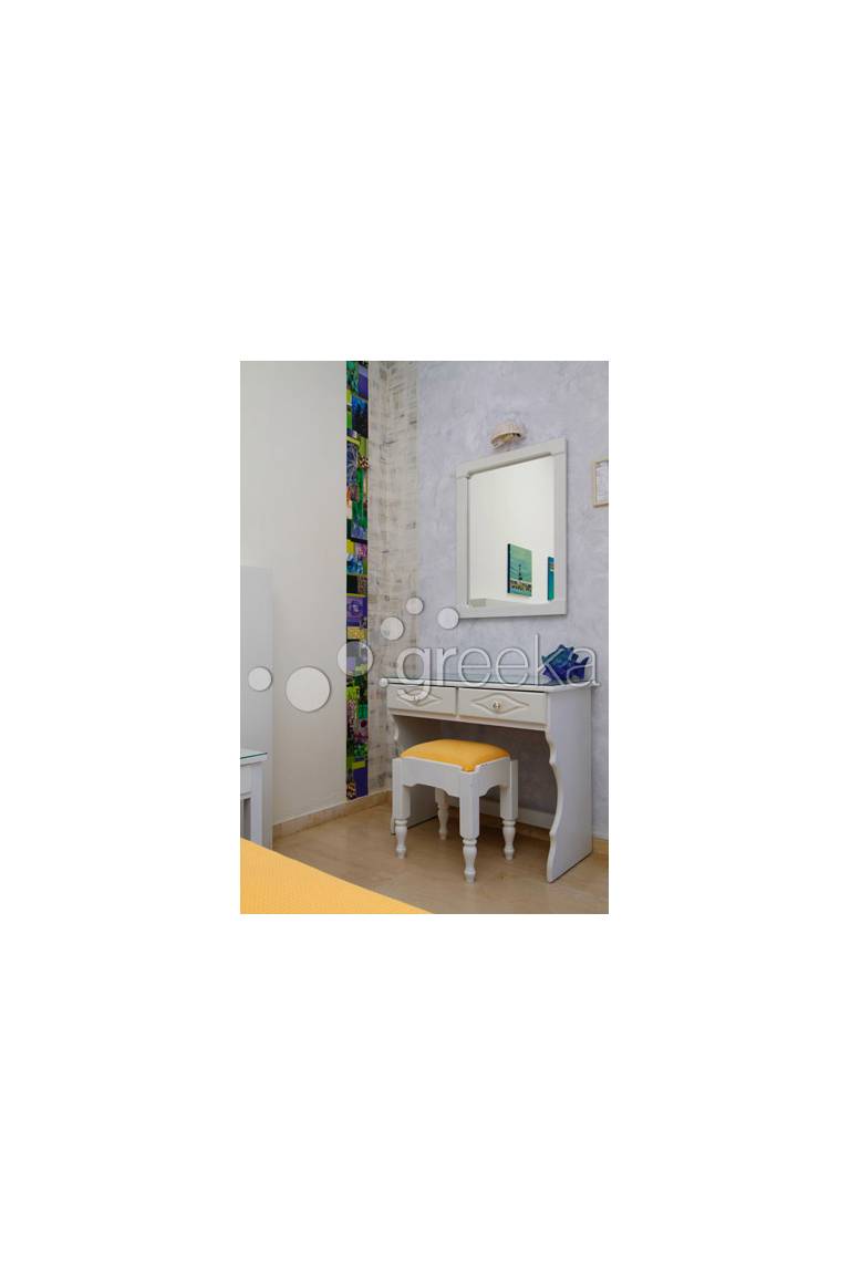 Onira Hotel & Apartments