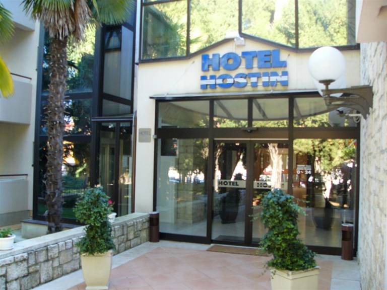 Hostin Hotel