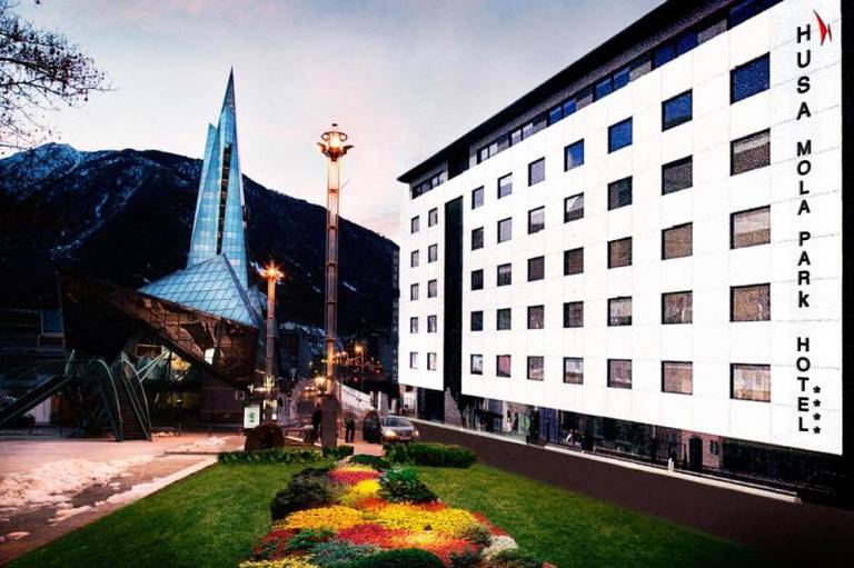 Mola Park Atiram Hotel