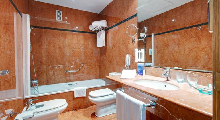 Hotel Valencia Oceanic Managed by Melia Hotels International
