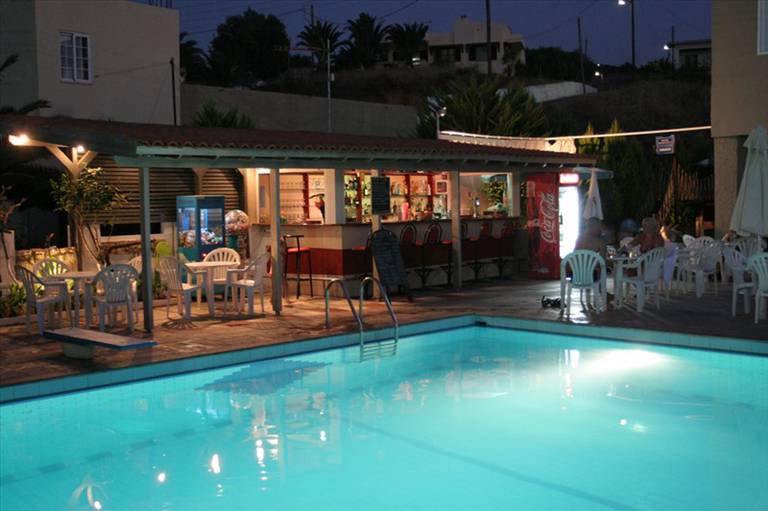 Koukouras Hotel & Lia Apartments