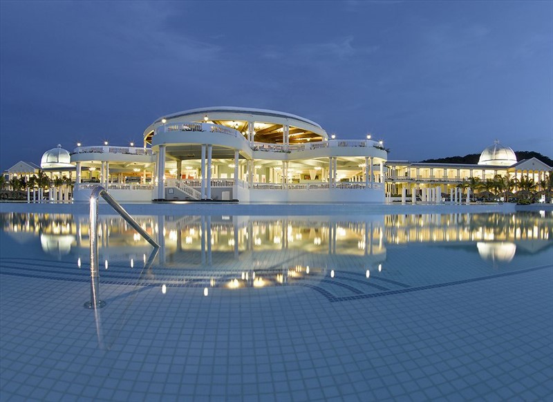 Grand Palladium Lady Hamilton Resort & Spa 5*