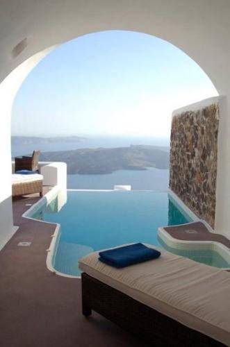 Dreams Luxury Suites