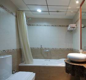 Clover Creek Hotel Apartment в Дубае