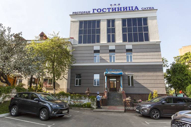 У ФОНТАНА