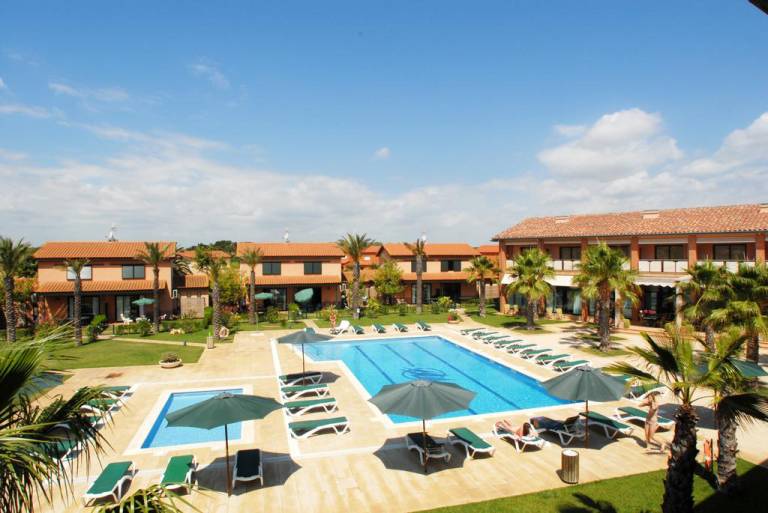 Clipper Hotel & Villas